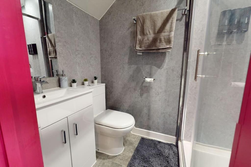 Neat Retreat Graig Pontypridd Villa ภายนอก รูปภาพ