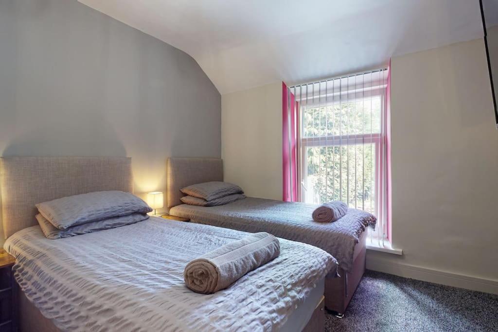 Neat Retreat Graig Pontypridd Villa ภายนอก รูปภาพ