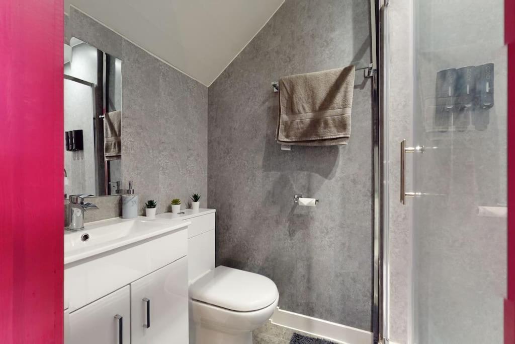 Neat Retreat Graig Pontypridd Villa ภายนอก รูปภาพ